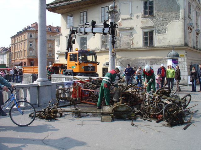 Čiščenje Ljubljanice - foto