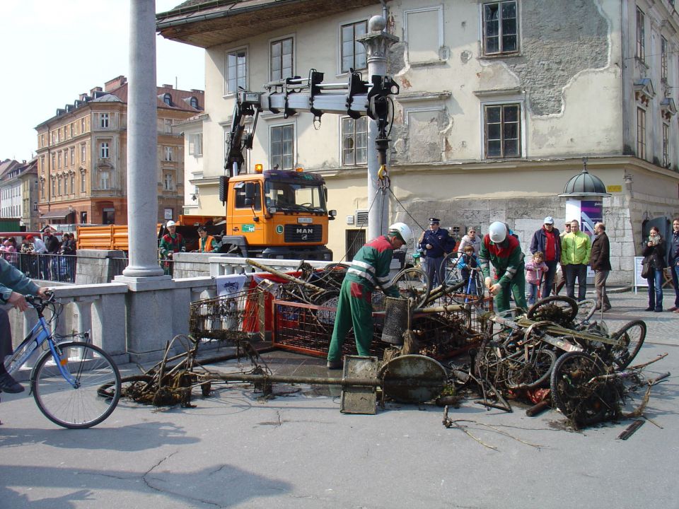 Čiščenje Ljubljanice - foto povečava