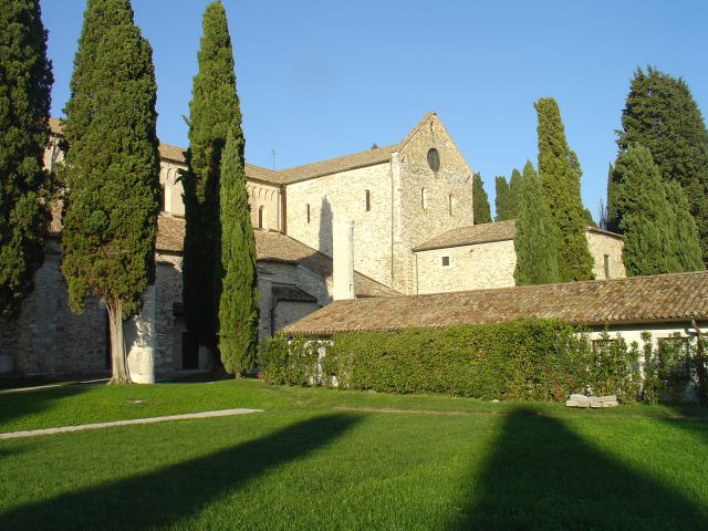 Zunanji del Bazilike.