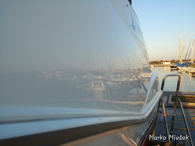 Poliranje čolna - foto