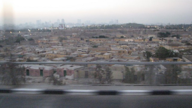 Mesto mrtvih - ogromno pokopališče; nevarni predel Caira