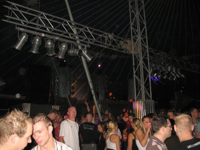 Q-base 2008 - foto povečava