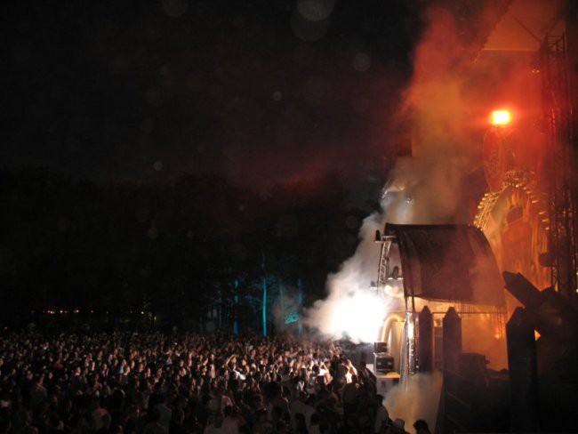 Q-base 2008 - foto povečava