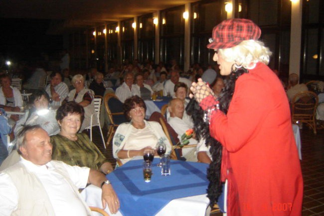 Frančkoliza lik z katerim navdušujem staro in mlado širom Slovenije,ona vedno ve o čem san