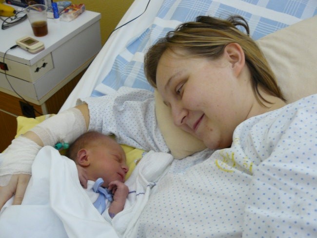 V porodnišnici - foto povečava