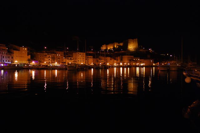 Bonifacio by night