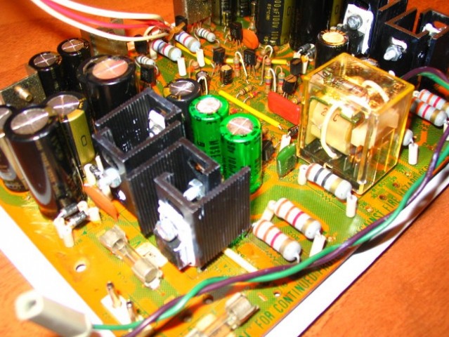 Na F-2663 zamijenjene originalne diode sa super brzim diodama - sva 4 ispravljača
Dodani 