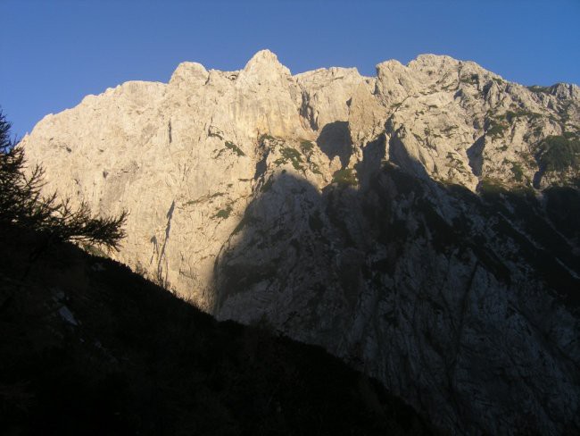 Gamsov skret-bivak pod Skuto-žmavčarji - foto povečava