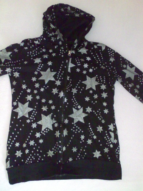 Črna jopca s srebrnimi zvezdicami (ful se fajn  sveti) iz Orsaya, enkrat oblečena-dobila v