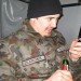 Najboljša moša prijatelja v J.S.Archerjevi roki (mobitel in pir)