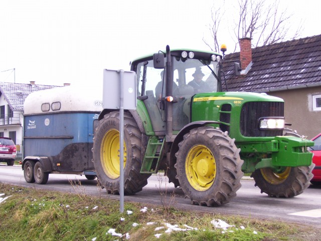 Traktori - foto