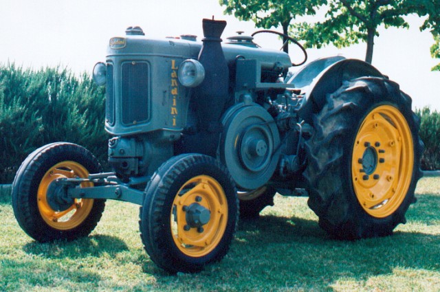 Traktori - foto