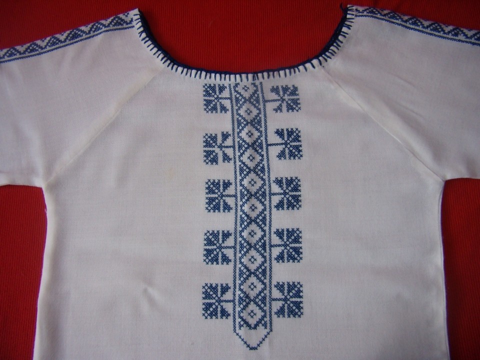 bluza z narodnim motivom
