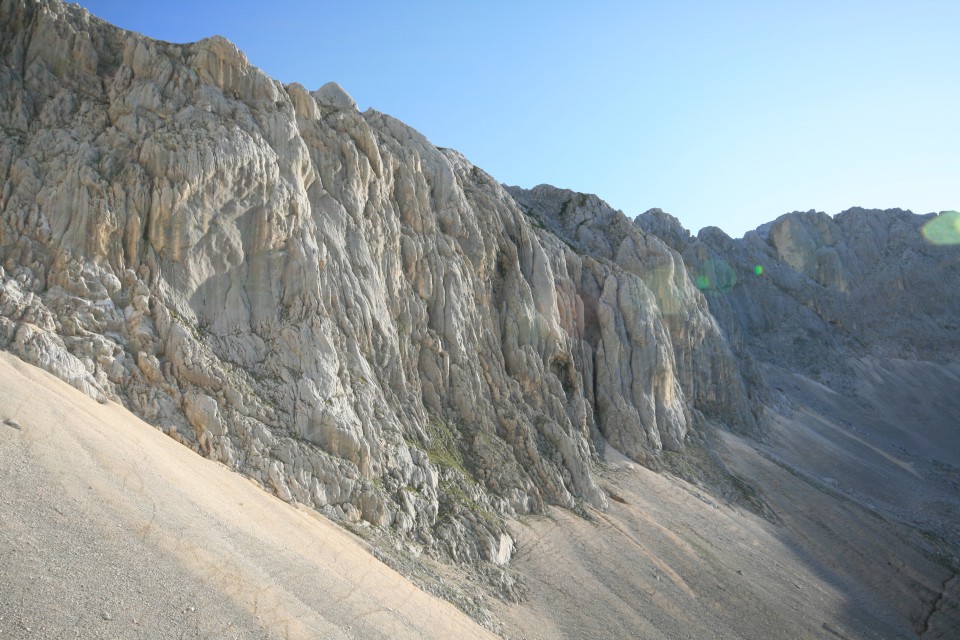 pogled na greben, ki vodi z Grla na Oltar