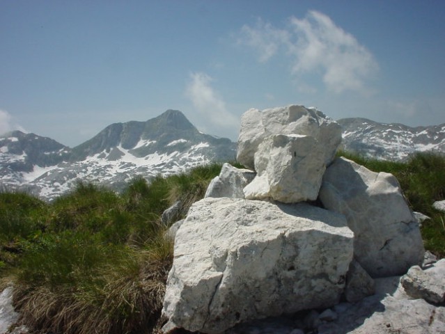 Pogled z vrha Lemeža proti Krnu