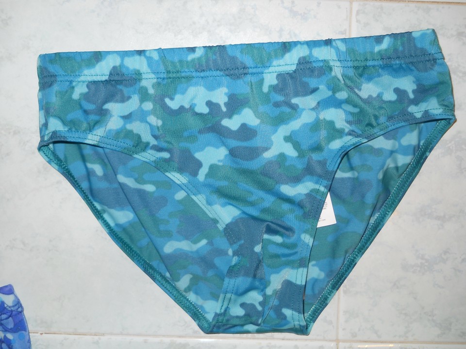 Calzedonia 14 let (ustrezajo bolj 146-152)  2 eur