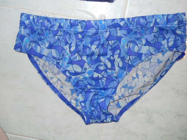 Calzedonia 14 let (ustrezajo bolj 146-152)  1 eur