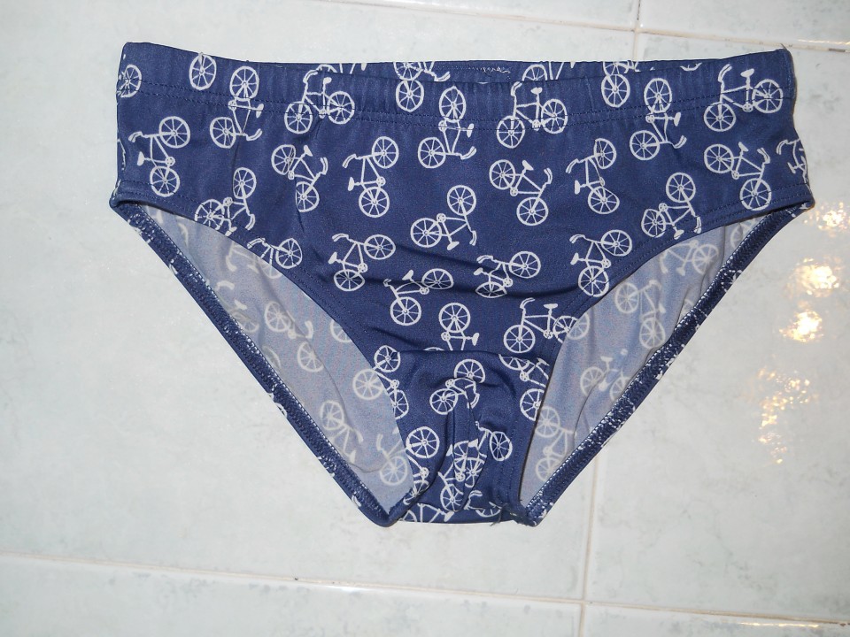 Calzedonia 14 let (ustrezajo bolj 146-152)  1 eur