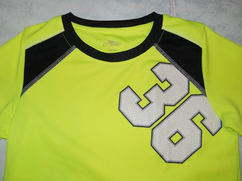 Športna majčka 134-140 1 eur