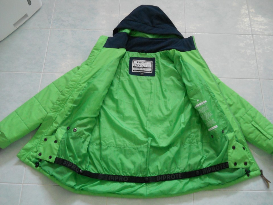 Protest bunda (smučarska) 164, po mojem bolj ustreza 152-158 17,5 eur