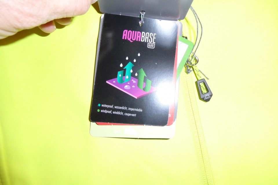 McKinleyl smučarska bunda 164 nova z etiketo 23 eur