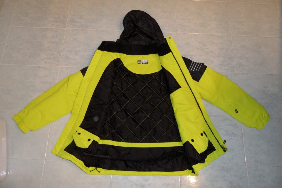 McKinleyl smučarska bunda 164 nova z etiketo 23 eur