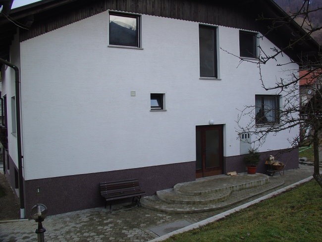 zadnja stran naše hiše