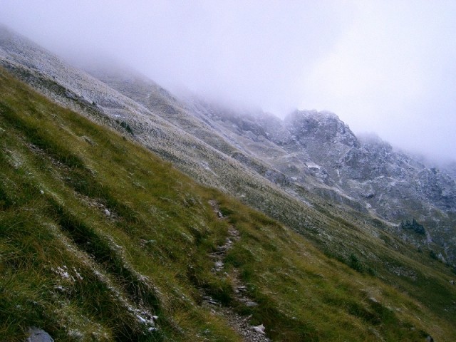 Košutnikov Turn (2134 m) - Najvišji vrh grebena Košute (nekje v megli)