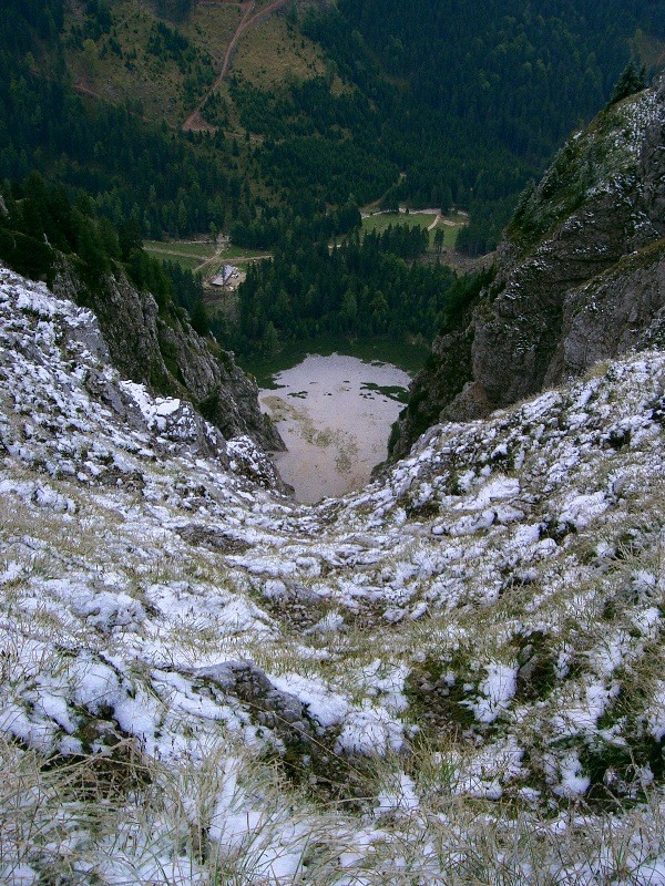 Košutnikov Turn (2134 m) - Pogled oz. bolje rečeno prepad v dolino