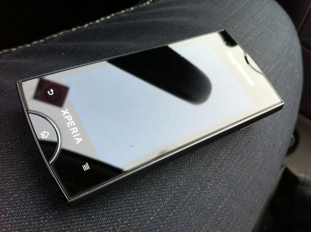 Xperia Ray (slikano z iPhone) - foto