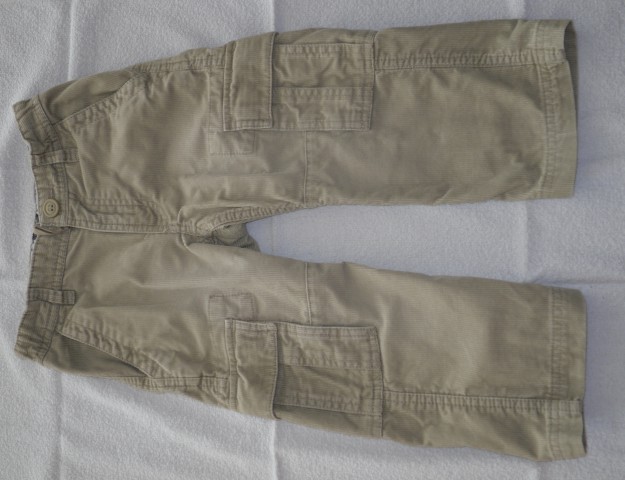 7. H&M (LOGG)
dolge, svetlo rjave žametne hlače
št.98
cena:7 eur
REZERVIRANO
