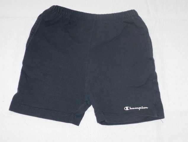11. Champion 
kratke hlače, modre
št.86
cena: 2 eur
REZERVIRANO