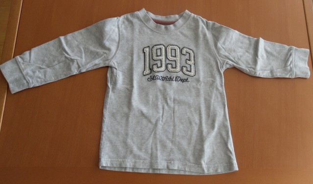 H&M (L.O.G.G)
mikica , dolgi rokav
št.98
cena: 5 eur (REZERVIRANO)