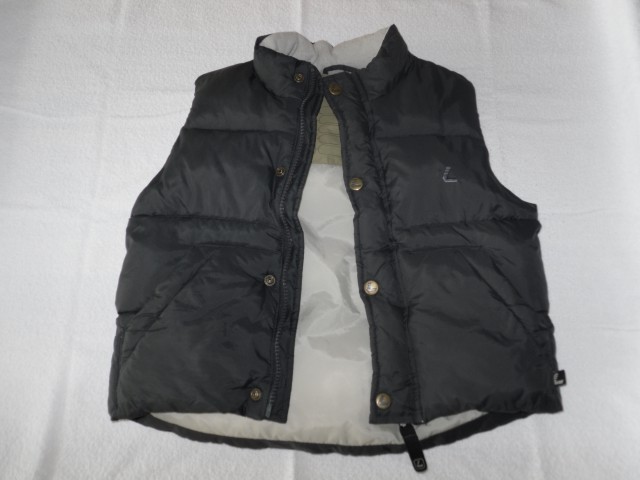 4. H&M (L.O.G.G)
debela, brezrokavna bunda
št.104
cena: 8 eur
