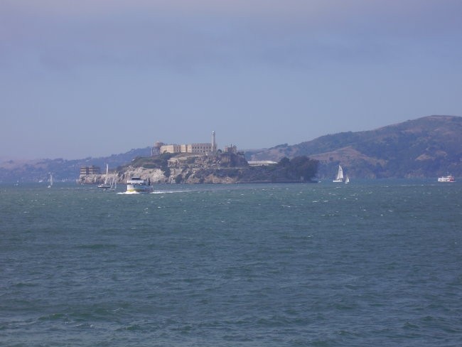 Alcatraz od dalec