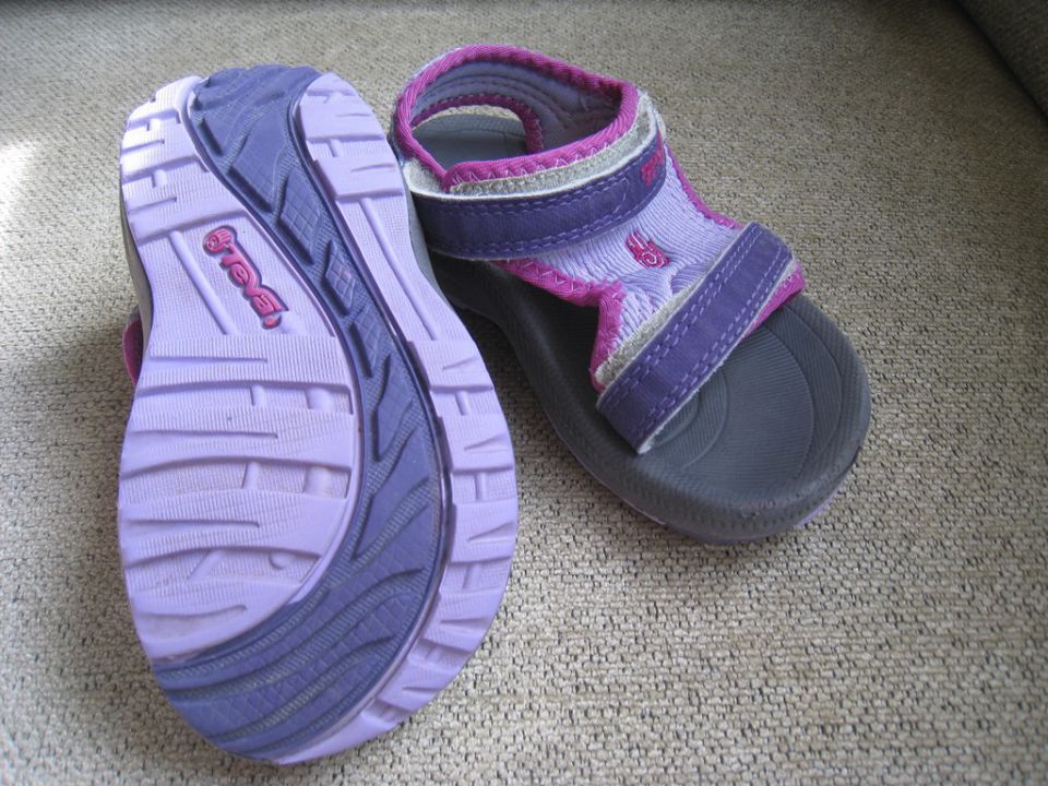 Teva sandali, št. 22,5, 10 eur