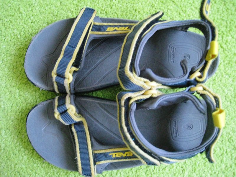 Teva sandali, št. 31, 15 eur