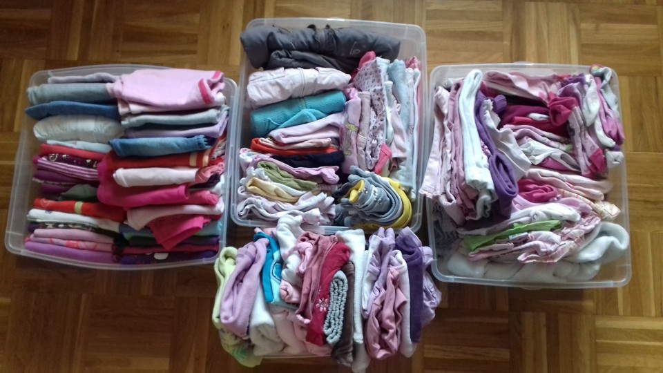 deklica 9 mesecev do 2 leti, vse za 20€, več kot 100 kosov oblačil