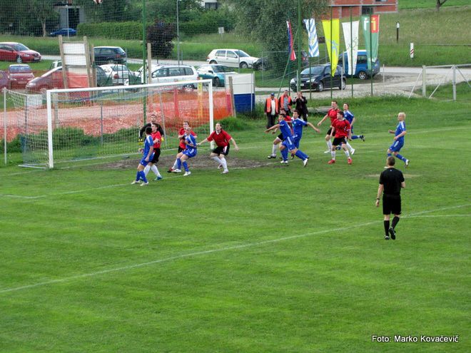 Nogomet Šmarje : Slovenska Bistrica - foto povečava