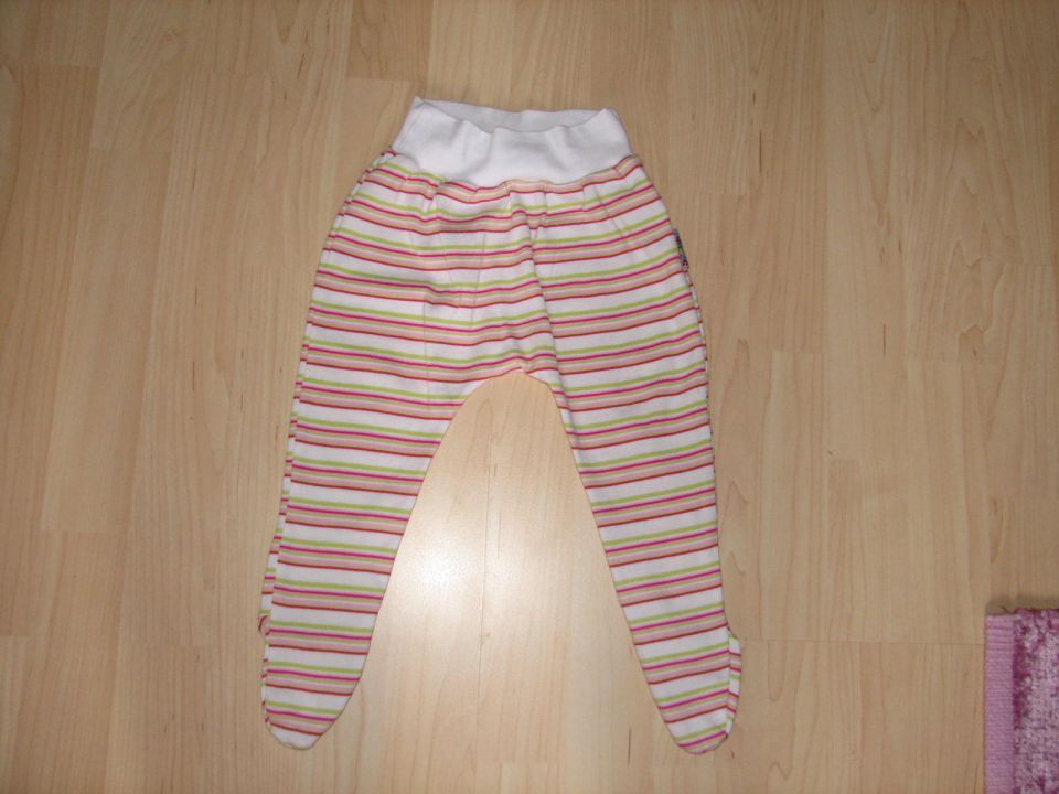 nove sparky hlačke s stopalom,št.86,2eur