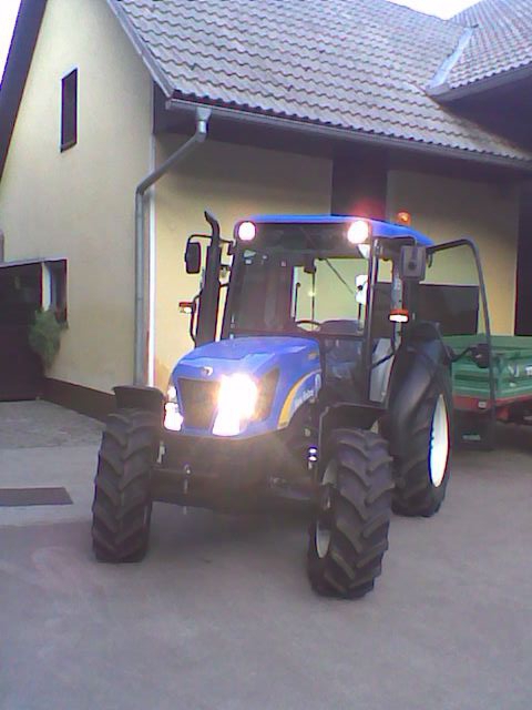 Nov traktor - foto
