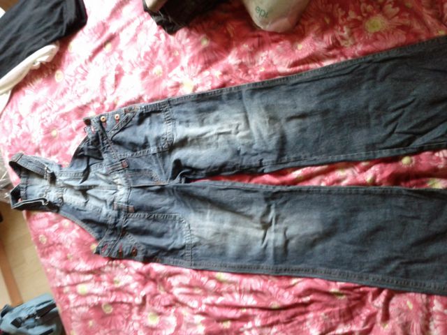 Nosečniške jeans hlače z naramnicami primerne za št 36 in 38, cena 15e