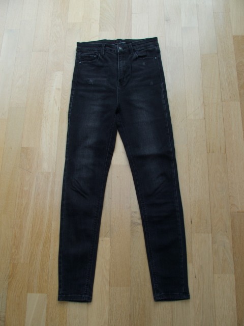 STRADIVARIUS črne jeans hlače št. 36, 6 eur
