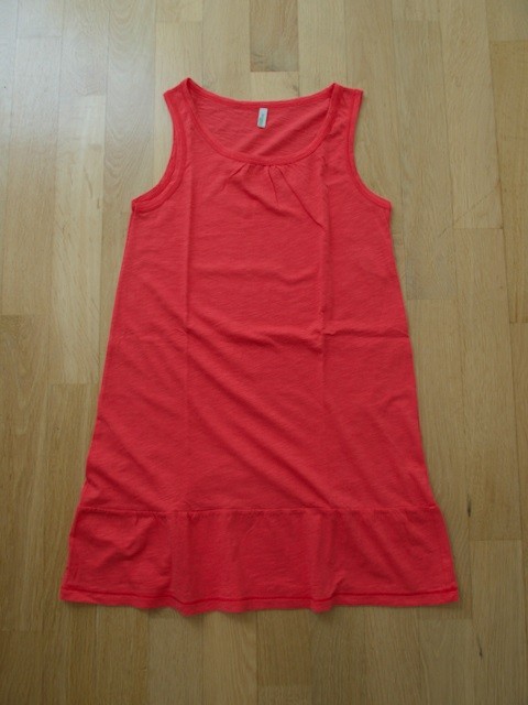 1x oblečena BENETTON rdeča oblekica brez rokavov št. 150 (10-11 let); 8 eur