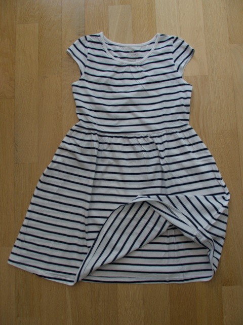 1x oblečena H&M oblekica št. 134-140 (8-10 let)
