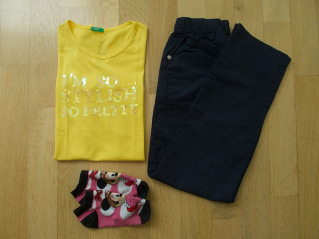 Komplet BOBOLI hlače,BENETTON majica+nogavičke Minnie 8 let; 5 eur