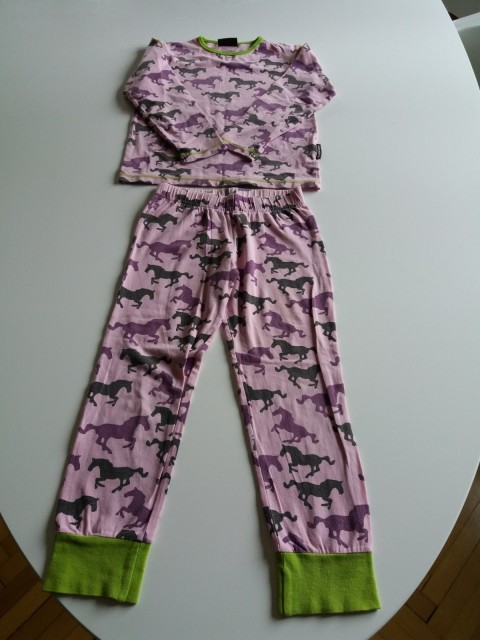 Maxomorra, pižamica,  št. 110, 4 €