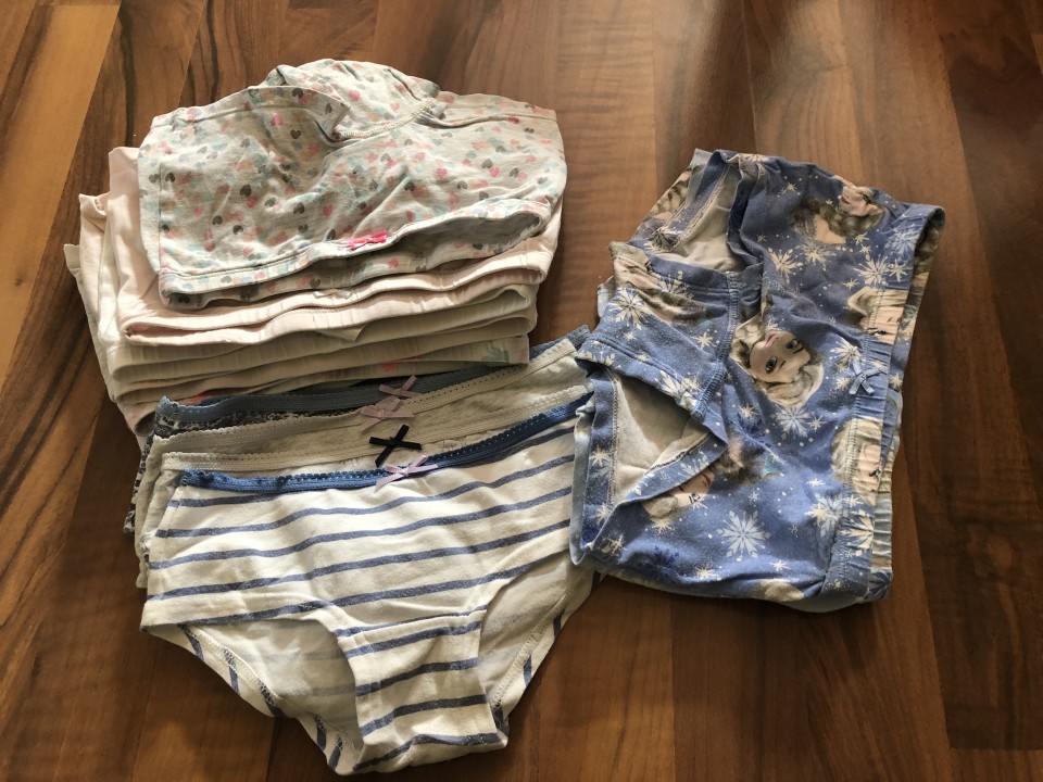 hm, next, št. 122/128, 10 €