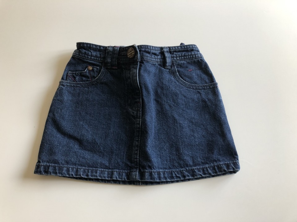 next, št. 122 oz. 7 let, 5 €