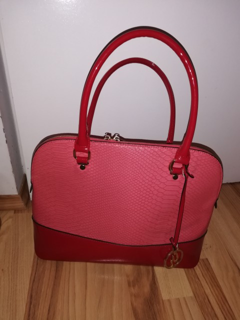 Rdeča torbica